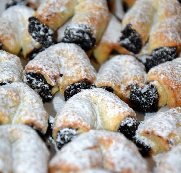 hókifli -szilvalekvárral - kérhető mákos, diós és gesztenyés töltelékkel is